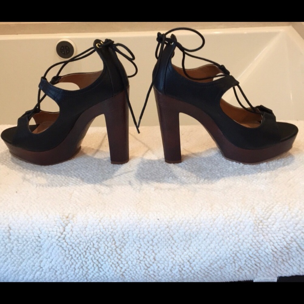 Olivia Miller new in box heels